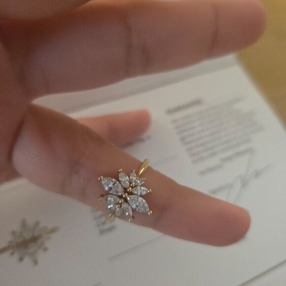 Marquise Diamond cluster Ring - Picture 3 of 3